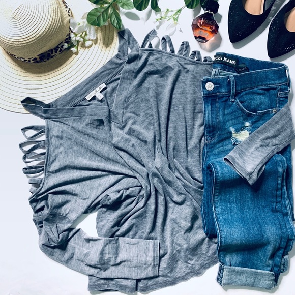 Express Tops - Express long sleeve v neck with caged shoulder